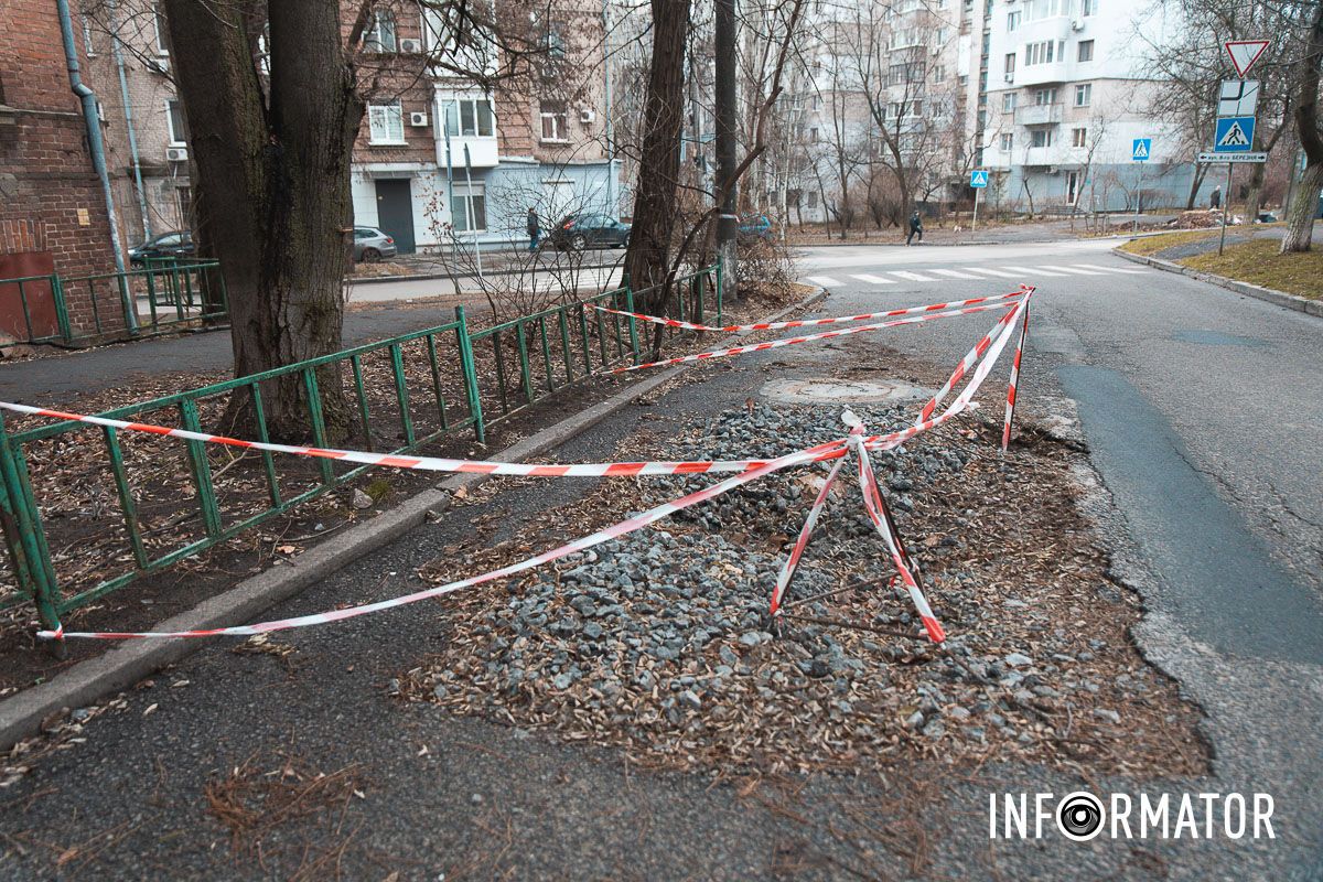 Яму не залатали 