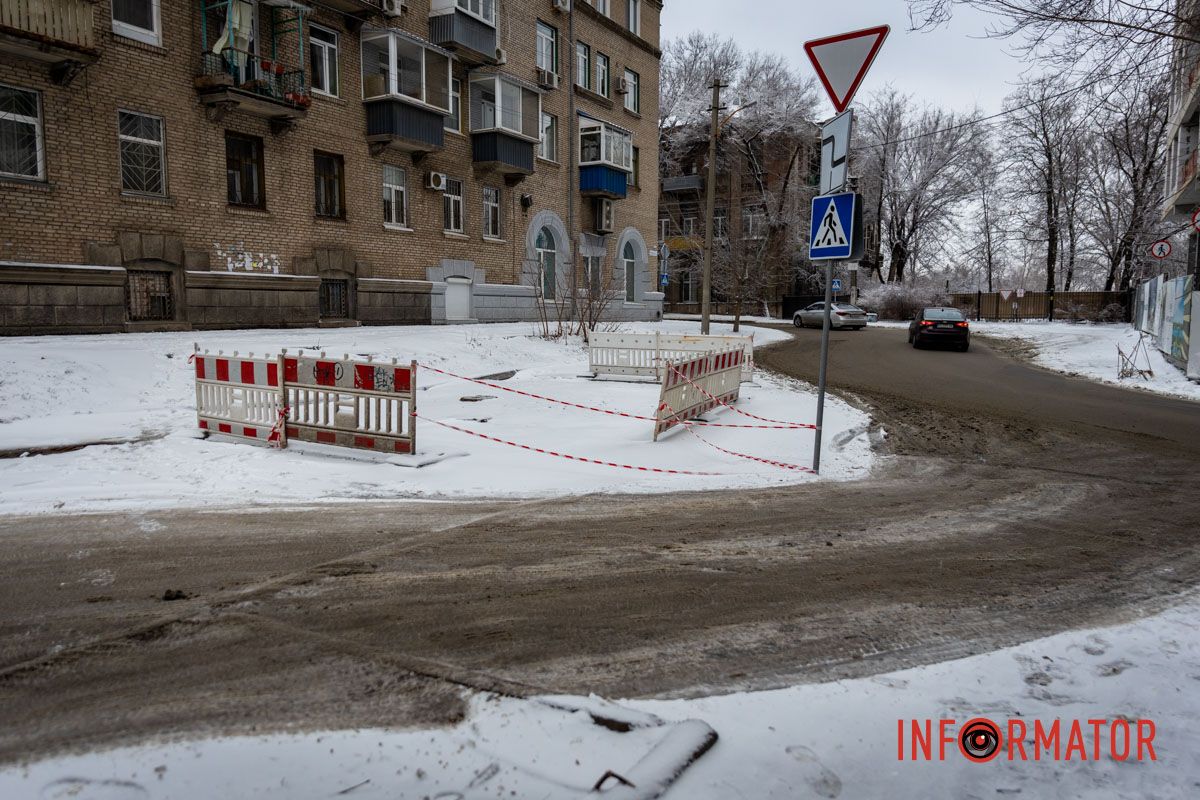 Понад місяць тому на Феодосія Макаревського тривали ремонтні роботи Понад місяць тому на Феодосія Макаревського тривали ремонтні роботи