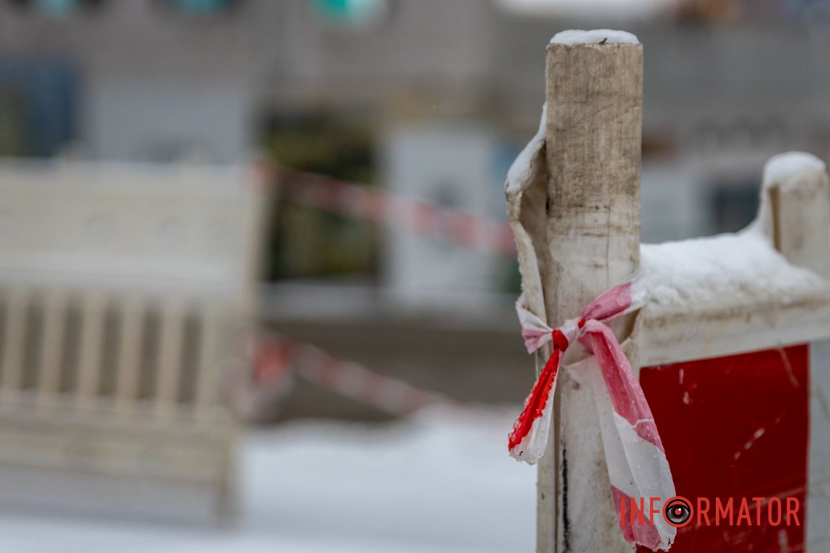 Досі стоять дорожні знаки Досі стоять дорожні знаки