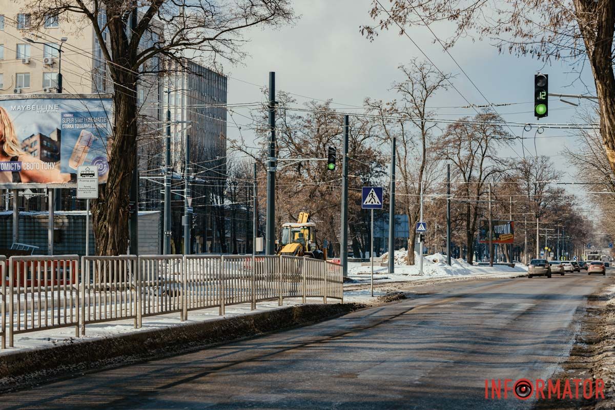 З жовтня 2024 року триває ремонт трамвайного переїзду на перетині проспекту Лесі Українки та бульвару Батальйону Дніпро З жовтня 2024 року триває ремонт трамвайного переїзду на перетині проспекту Лесі Українки та бульвару Батальйону Дніпро