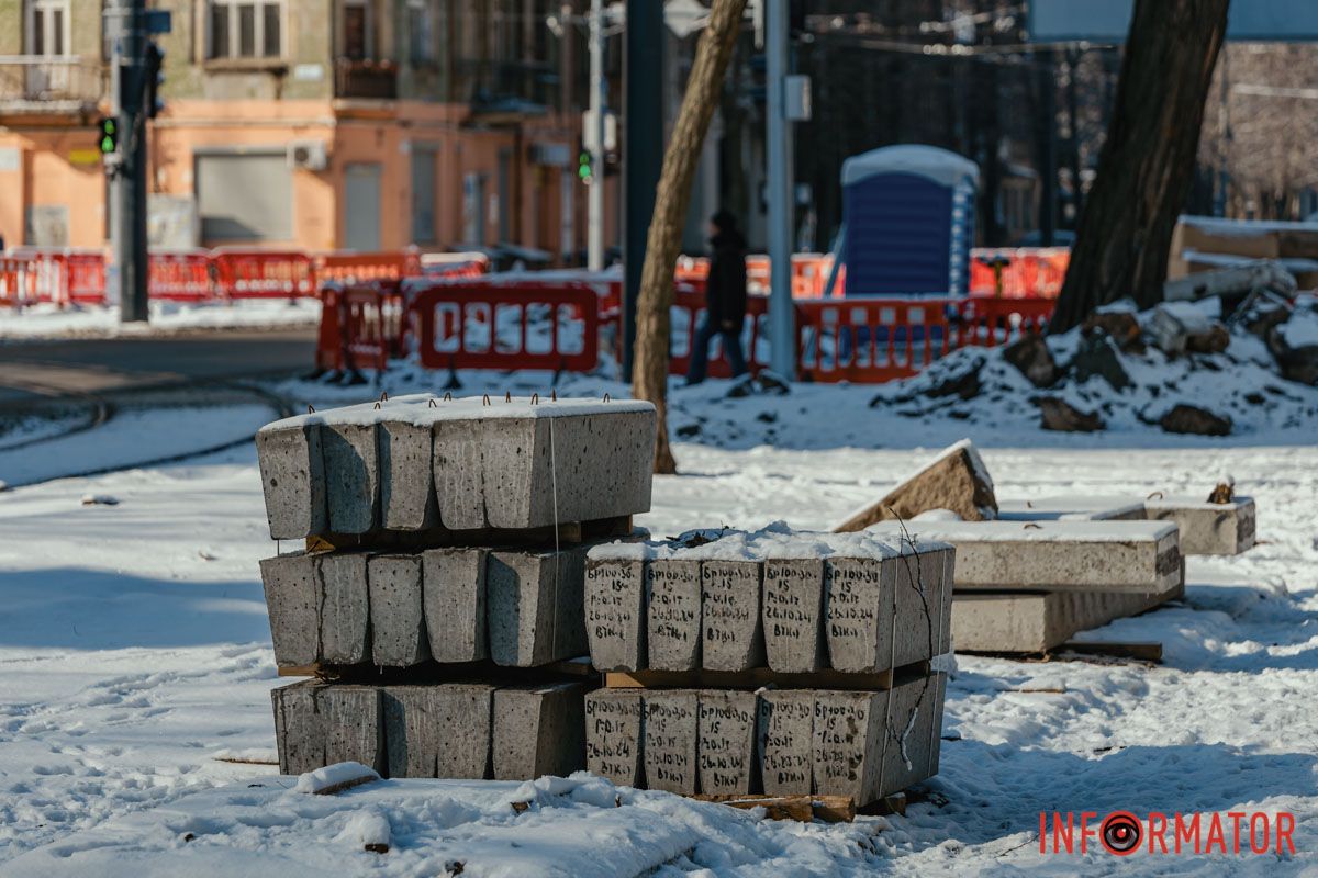Ще дві криві та одну пряму ділянки неможливо завершити, бо на об'єкті міняють підземні комунікації Ще дві криві та одну пряму ділянки неможливо завершити, бо на об'єкті міняють підземні комунікації