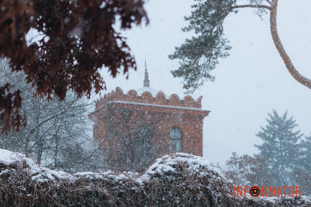 Місто знову засніжило