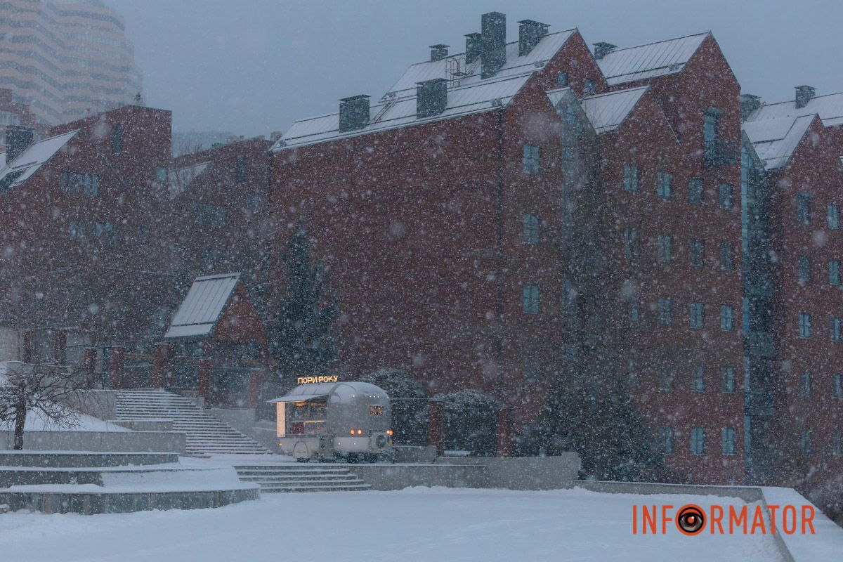 У небі зима лютує