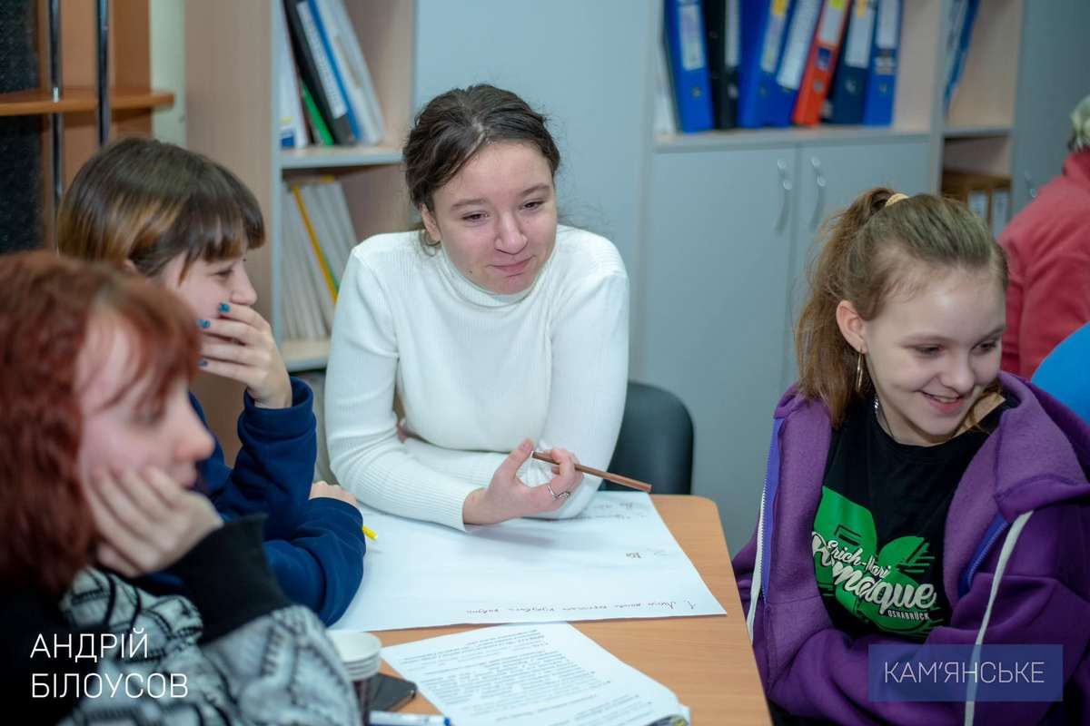 «Люди втратили через війну усе, але згуртувалися»: мер Кам’янського відвідав Центр підтримки ВПО «СелидовеUA» 3