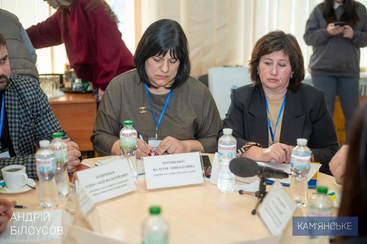 «Люди втратили через війну усе, але згуртувалися»: мер Кам’янського відвідав Центр підтримки ВПО «СелидовеUA» 6