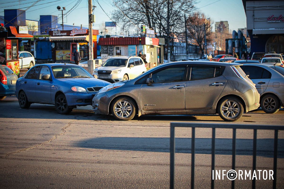 По состоянию на 16:10, на месте работают патрульные полицейские По состоянию на 16:10, на месте работают патрульные полицейские