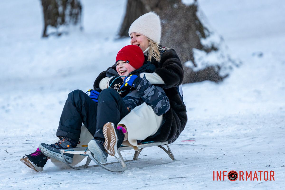 В Днепре запретили кататься на санках в двух парках: еще в одном предупредили об опасности 12