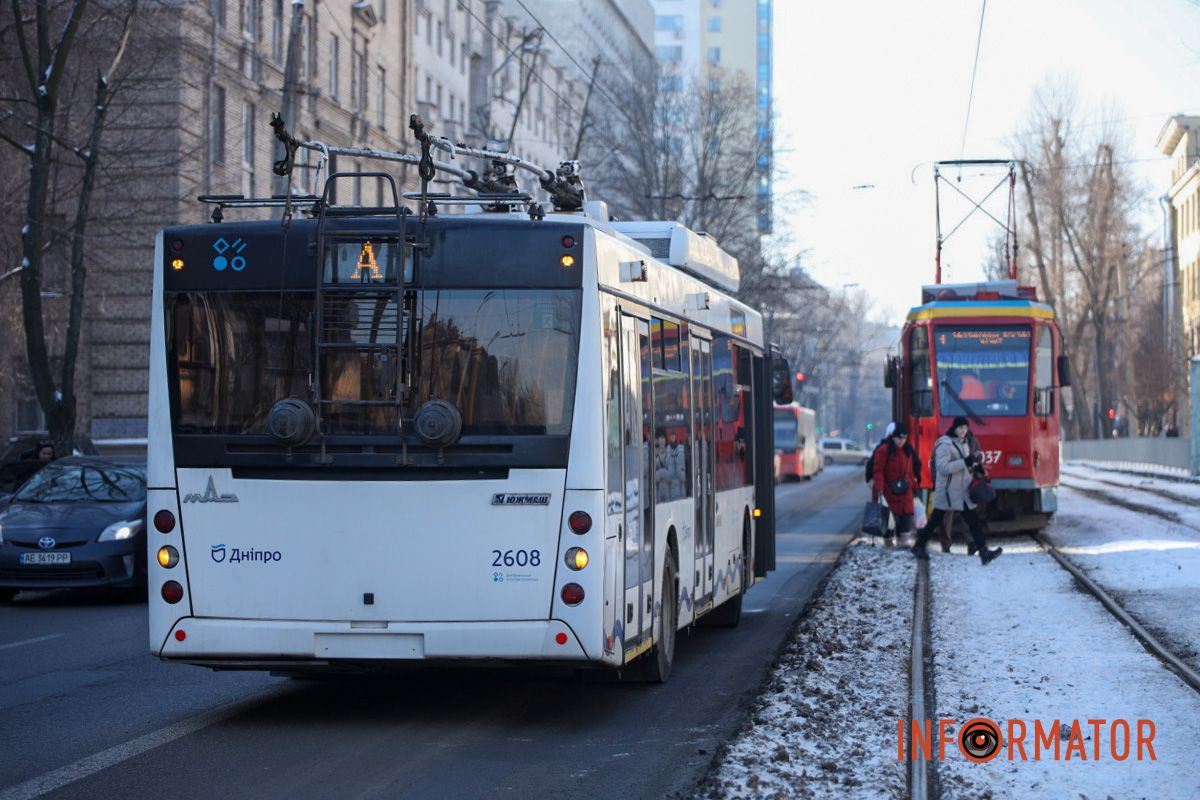 Люди вимушено покинули громадський транспорт Люди вимушено покинули громадський транспорт