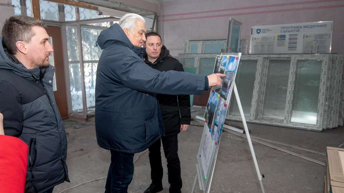 В Каменском продолжается обновление двухэтажного корпуса и операционного блока больницы