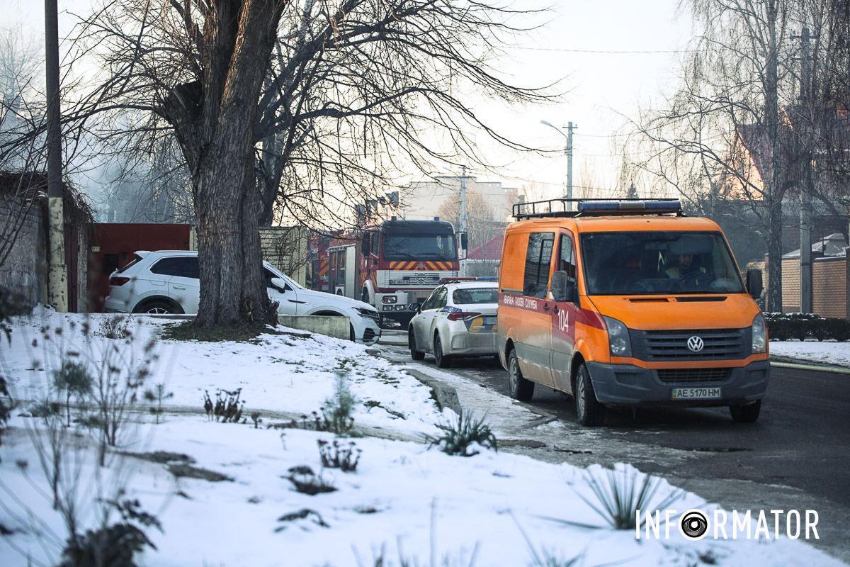 Газовики, рятувальники і медики працюють на Ірпінській у Дніпрі: чому поліцейські перекрили вулицю 15