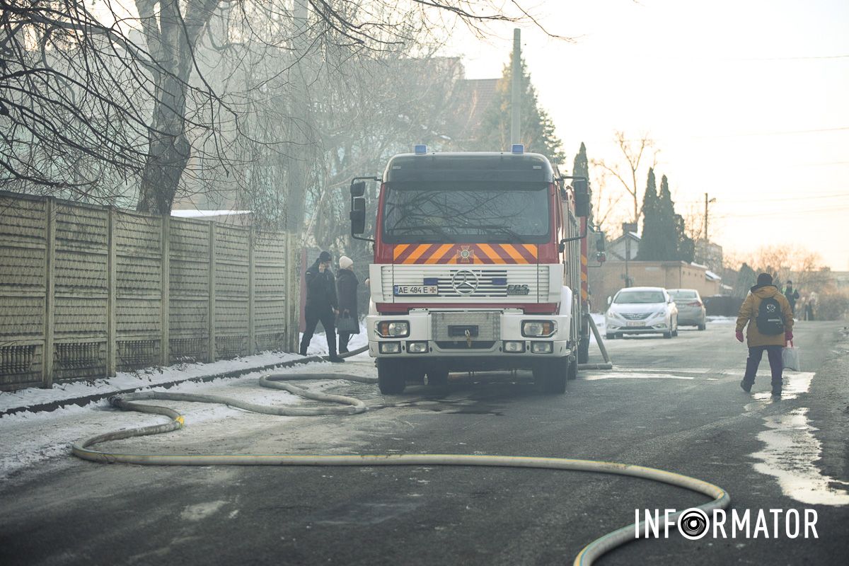 Газовики, рятувальники і медики працюють на Ірпінській у Дніпрі: чому поліцейські перекрили вулицю 16