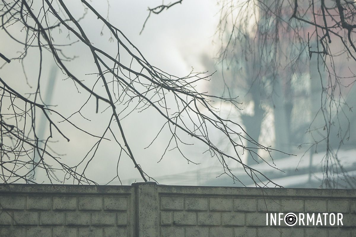 Газовики, рятувальники і медики працюють на Ірпінській у Дніпрі: чому поліцейські перекрили вулицю 17