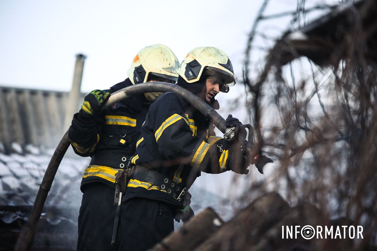 Газовики, рятувальники і медики працюють на Ірпінській у Дніпрі: чому поліцейські перекрили вулицю 9