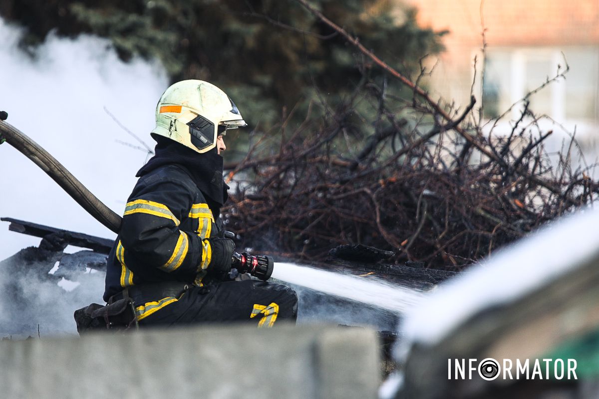 Газовики, рятувальники і медики працюють на Ірпінській у Дніпрі: чому поліцейські перекрили вулицю 10