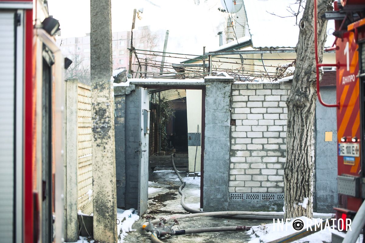 Газовики, рятувальники і медики працюють на Ірпінській у Дніпрі: чому поліцейські перекрили вулицю 13