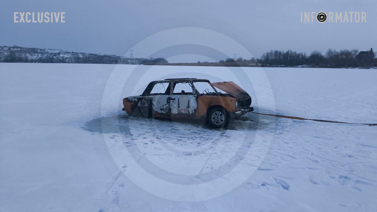 В Днепре на льду посреди реки обнаружили сгоревший ВАЗ: что говорят в полиции