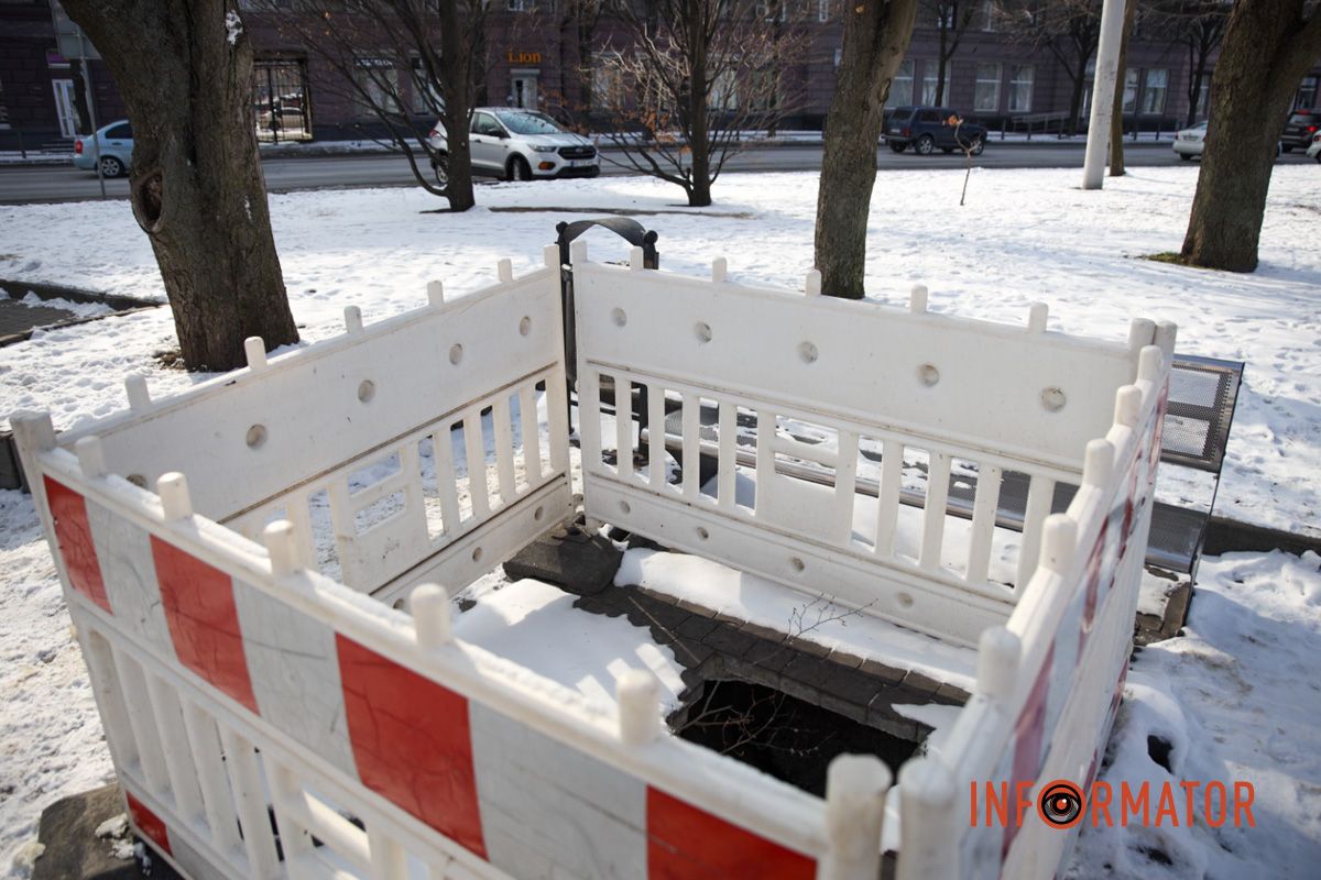У Дніпрі на Січеславській Набережній утворилося провалля на пішохідній зоні 4