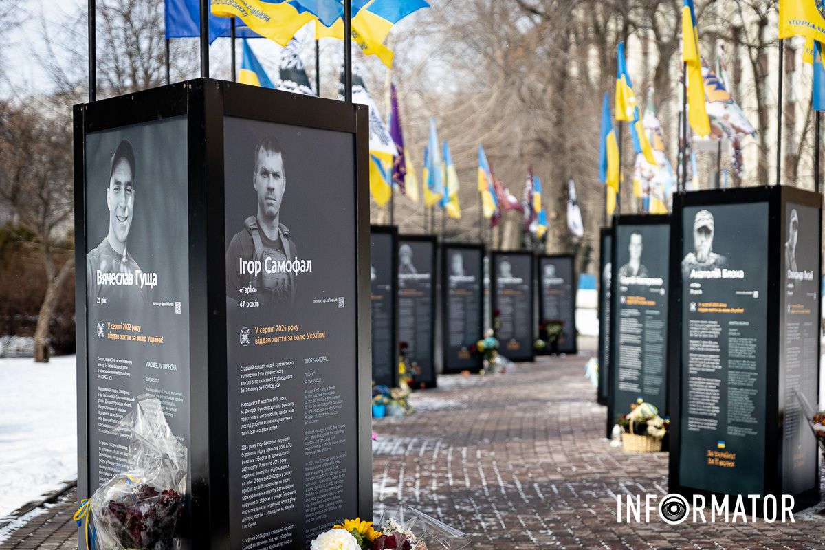 Подібні алеї пам’яті з’являються і в інших районах Дніпра У Дніпрі у сквері Героїв оновили меморіал загиблим захисникам: як він виглядає 11
