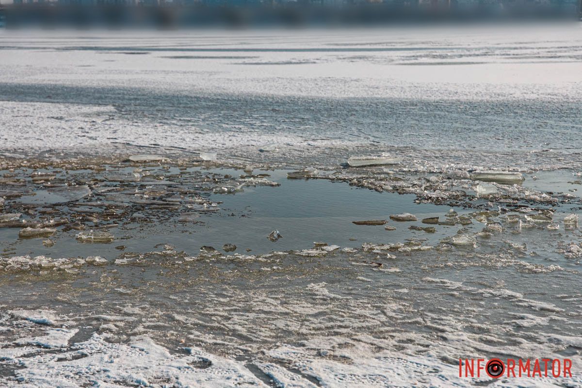 Станом на 14:02 машина вже була на березі