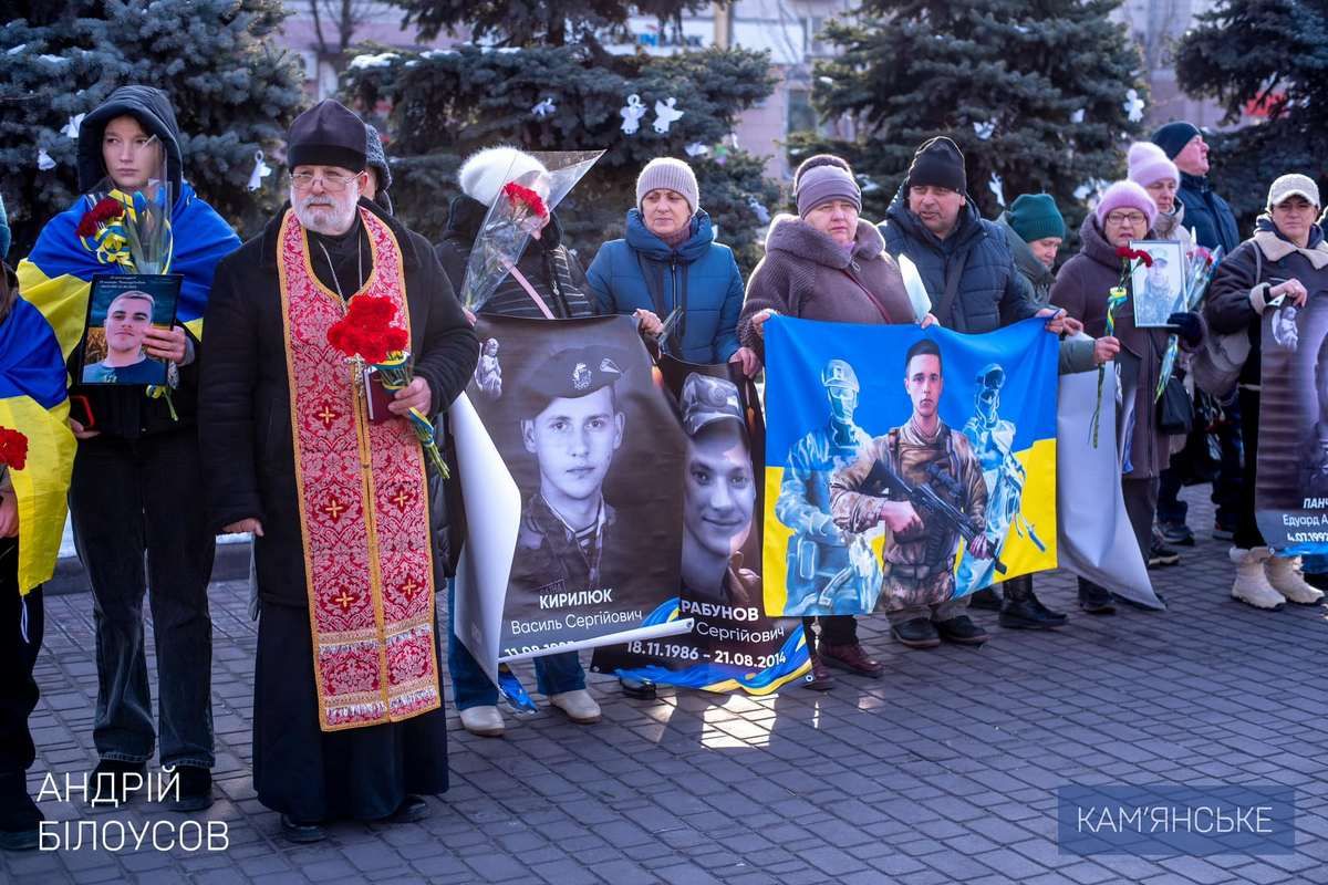 Три года с начала полномасштабного вторжения: в Каменском горожане провели молитву за Украину 4