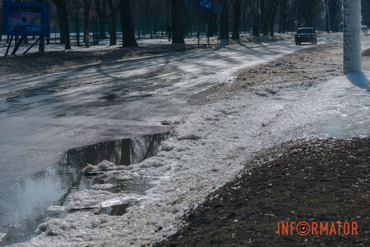 У Дніпрі на Богдана Хмельницького через порив труби на вулиці утворилася крижана казка 5