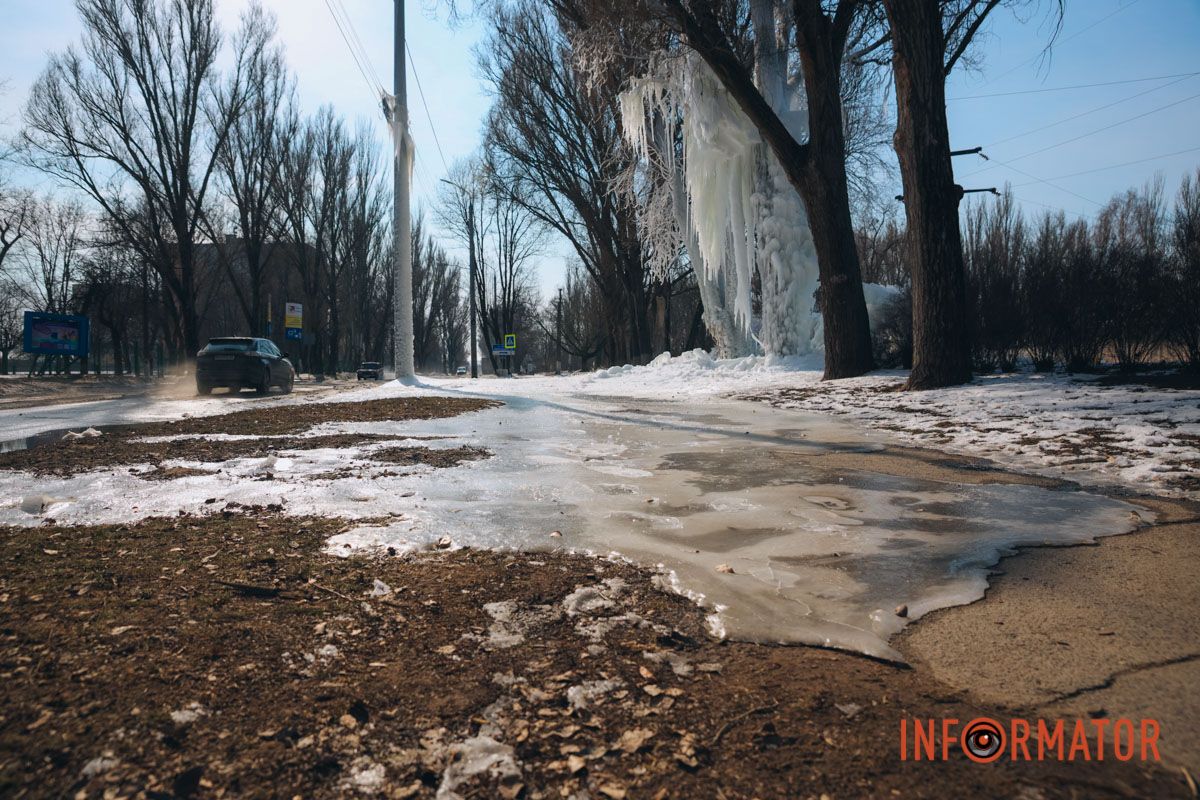 У Дніпрі на Богдана Хмельницького через порив труби на вулиці утворилася крижана казка 8
