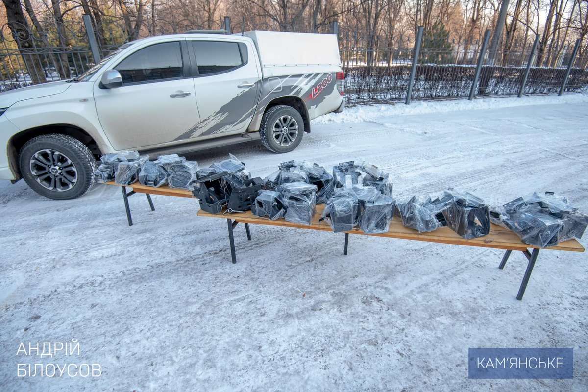 В Каменском передали необходимое оборудование для мобильных огневых групп 4