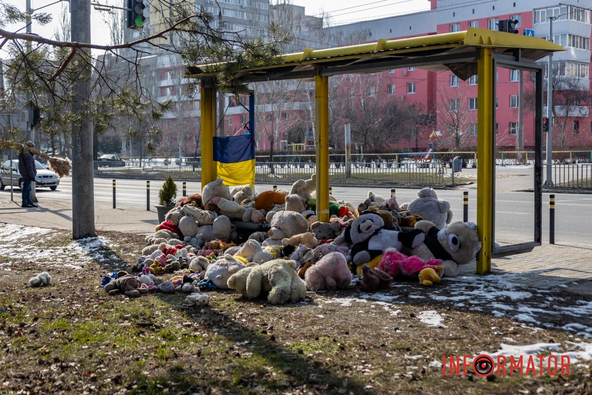 Іграшки, які символізували невинні життя, опинилися в пилюці Іграшки, які символізували невинні життя, опинилися в пилюці