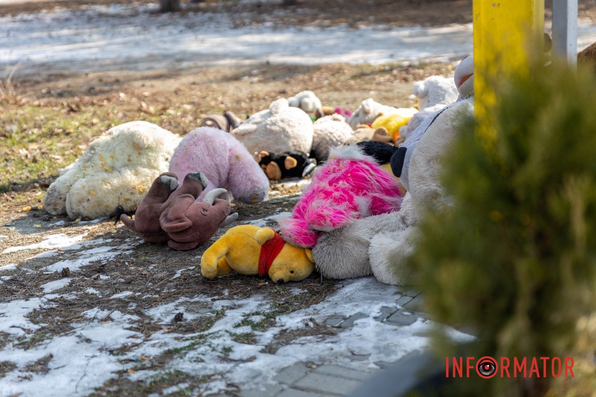 Зупинка біля будинку 118 – місце, яке об’єднувало людей у скорботі Зупинка біля будинку 118 – місце, яке об’єднувало людей у скорботі