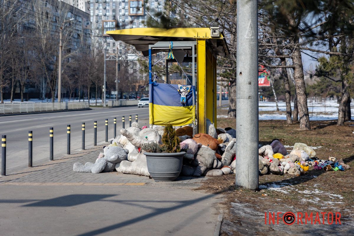 Тиша і сум на місці понівеченого меморіалу Тиша і сум на місці понівеченого меморіалу