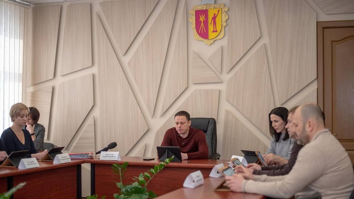 Рассмотрели 79 вопросов: в Каменском прошло заседание исполкома горсовета