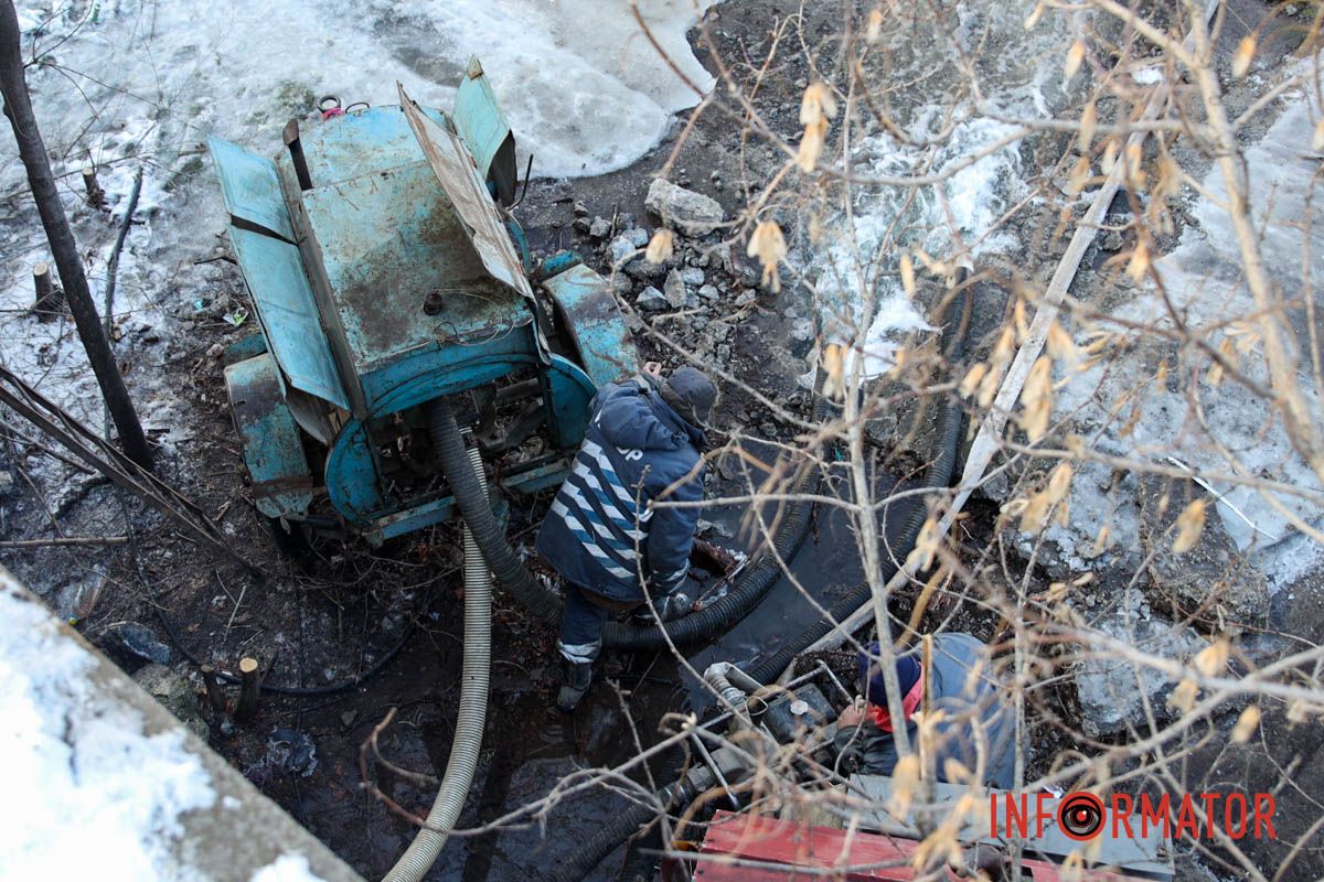 На наступний день, 26 лютого, роботи продовжилися  Через аварію на трубопроводі значна частина Дніпра залишилася без води 4