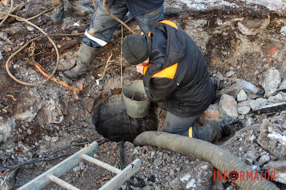 Усунення аварії ще триває Через аварію на трубопроводі значна частина Дніпра залишилася без води 11