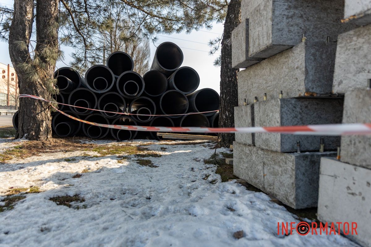 Тут встановлять нову запірну арматуру та оновлять комунікації у залізобетонному колекторі Тут встановлять нову запірну арматуру та оновлять комунікації у залізобетонному колекторі