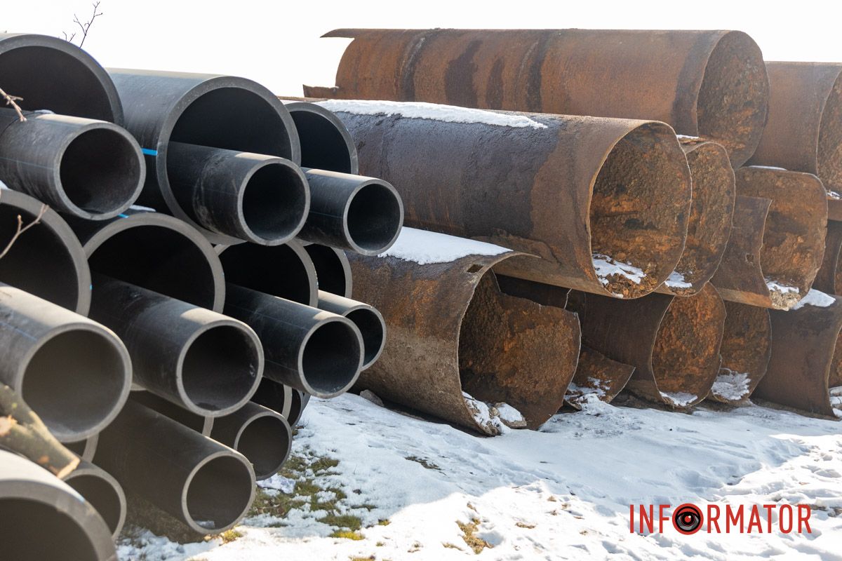 Труби повністю іржаві та перебувають у вкрай зношеному стан Труби повністю іржаві та перебувають у вкрай зношеному стан