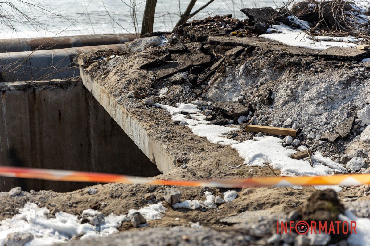 Демонтаж старої сталевої труби Демонтаж старої сталевої труби