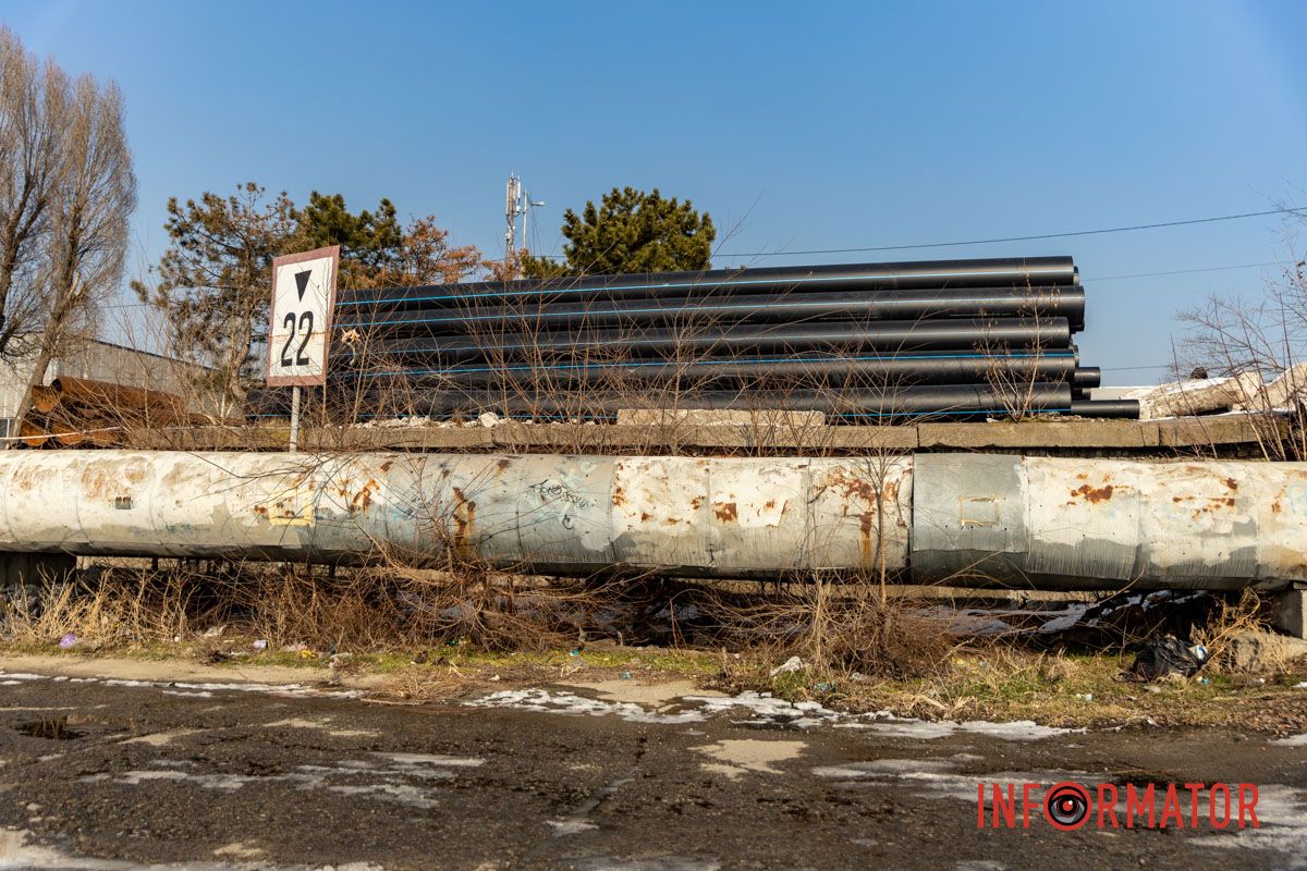 Тут триває реконструкція водогону на лівому березі Тут триває реконструкція водогону на лівому березі