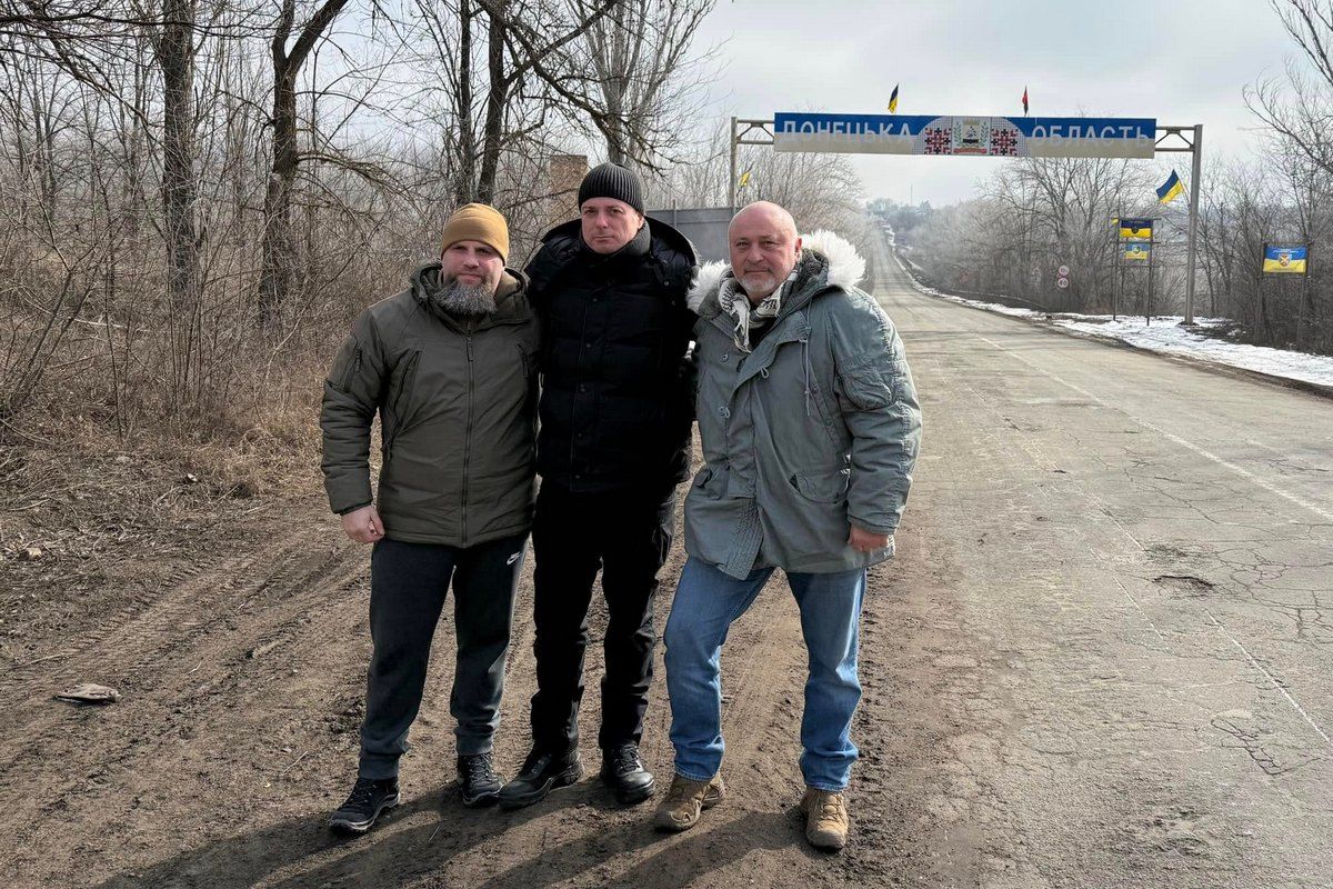 Захисникам із Кам’янського передали автівку, РЕБ та смаколики 2