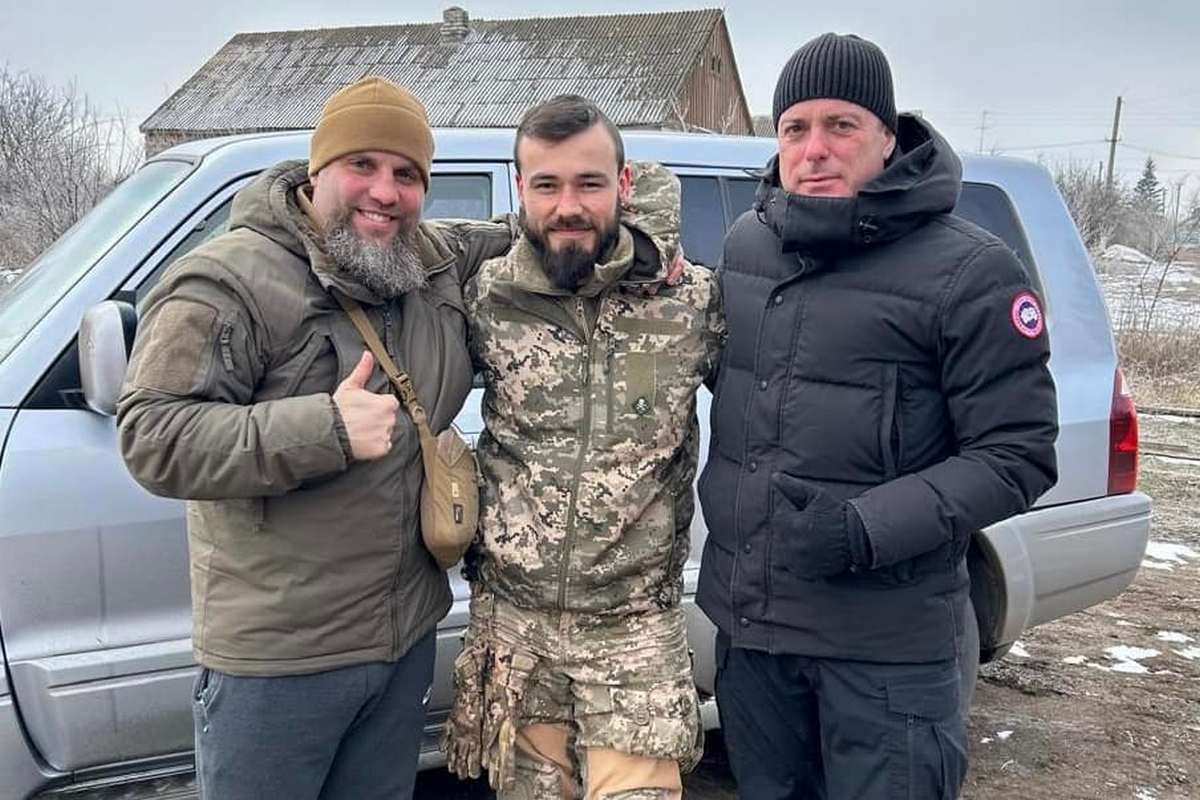 Захисникам із Кам’янського передали автівку, РЕБ та смаколики 3