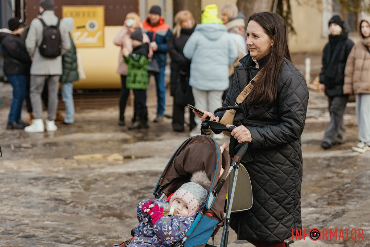 Народні гуляння у центрі Дніпра
