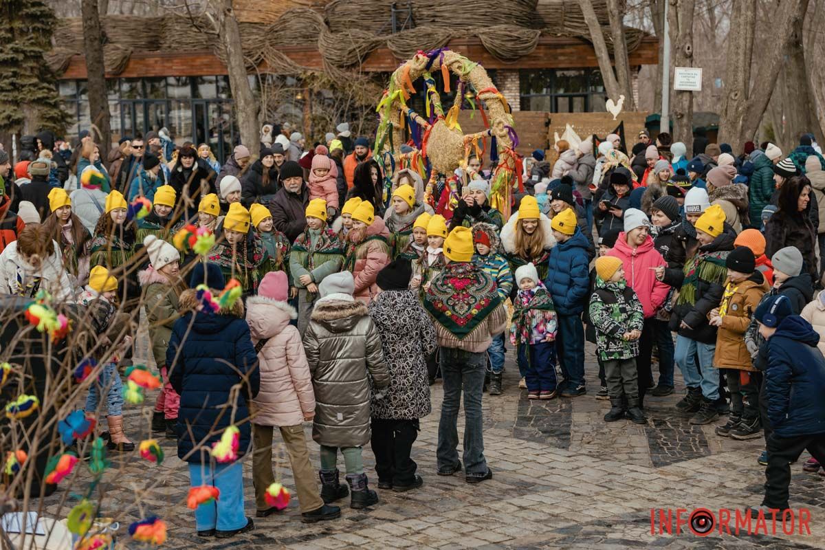 Веселі танці під народну музику