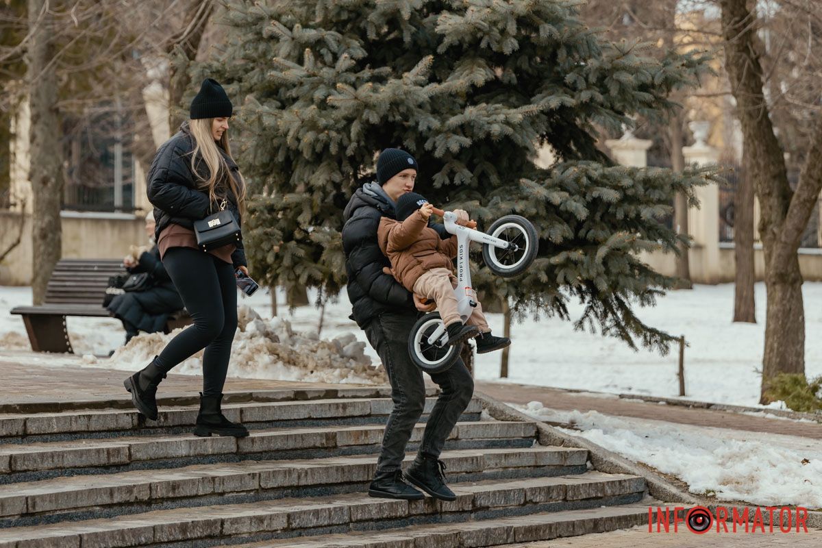 Учасники в традиційних українських костюмах