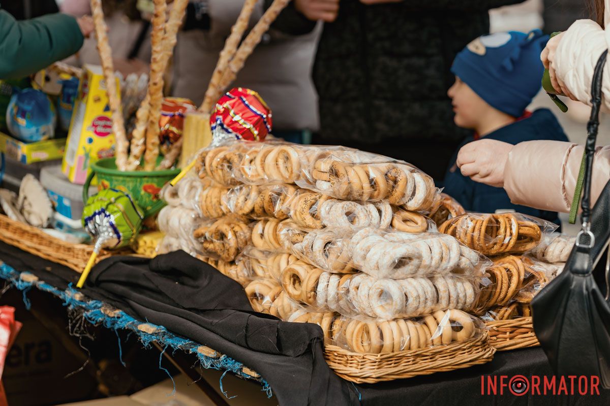 Малюки із захопленням спостерігають за виступами