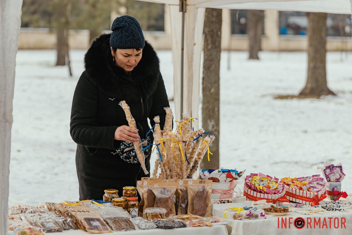 Майстри пропонують сувеніри та традиційні вироби