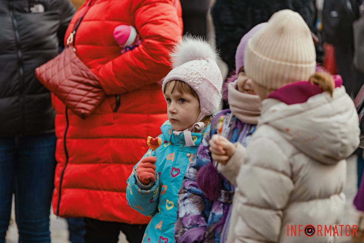 Сім’ї проводять час разом у парку Шевченка