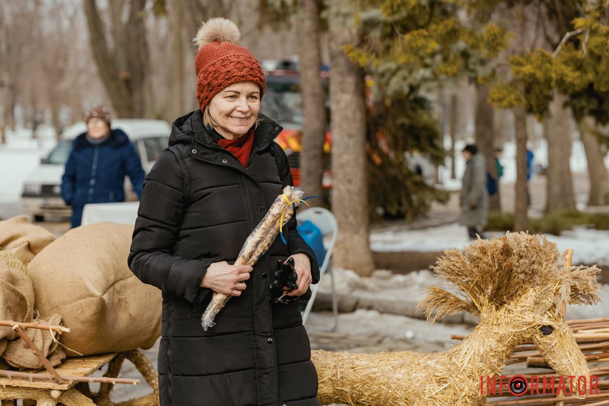 Святкова сцена у центрі парку