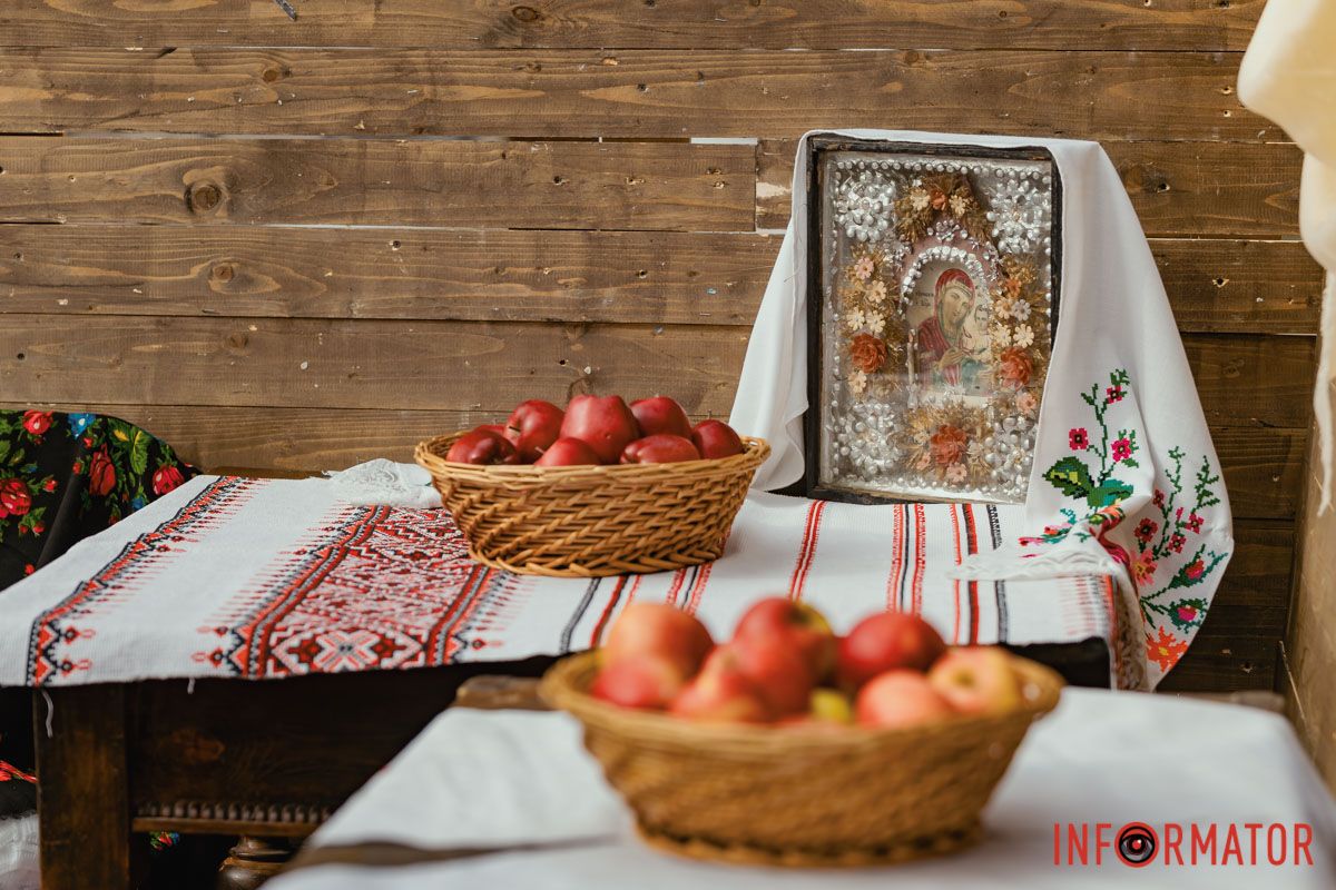 Гості святкують прихід весни