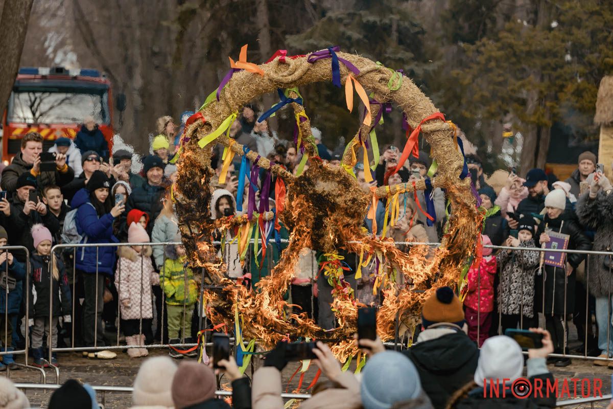 Горить, палає