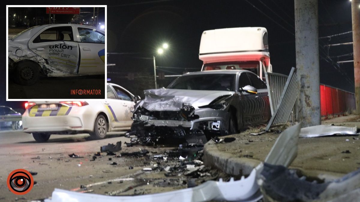 В Днепре на Набережной Заводской Audi столкнулась с Chevrolet Uklon: пассажирка такси вылетела из салона