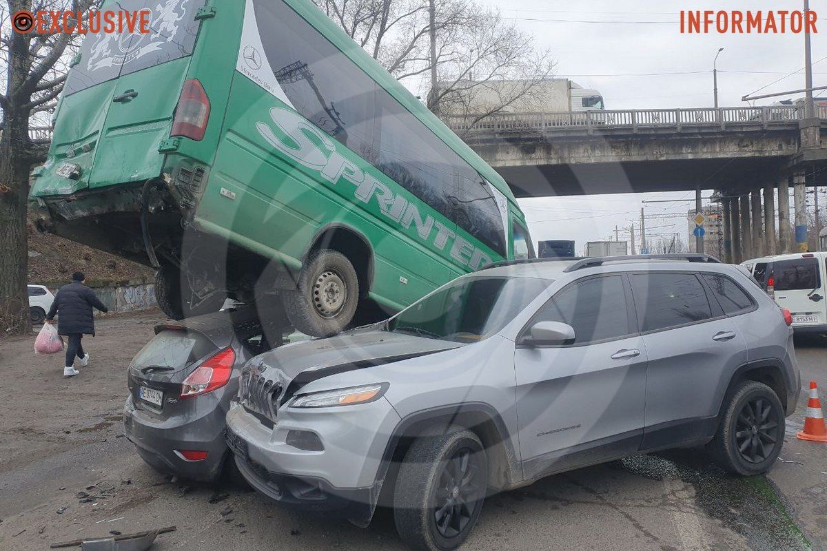 За попередньою інформацією, аварія сталася близько 15:00 За попередньою інформацією, аварія сталася близько 15:00